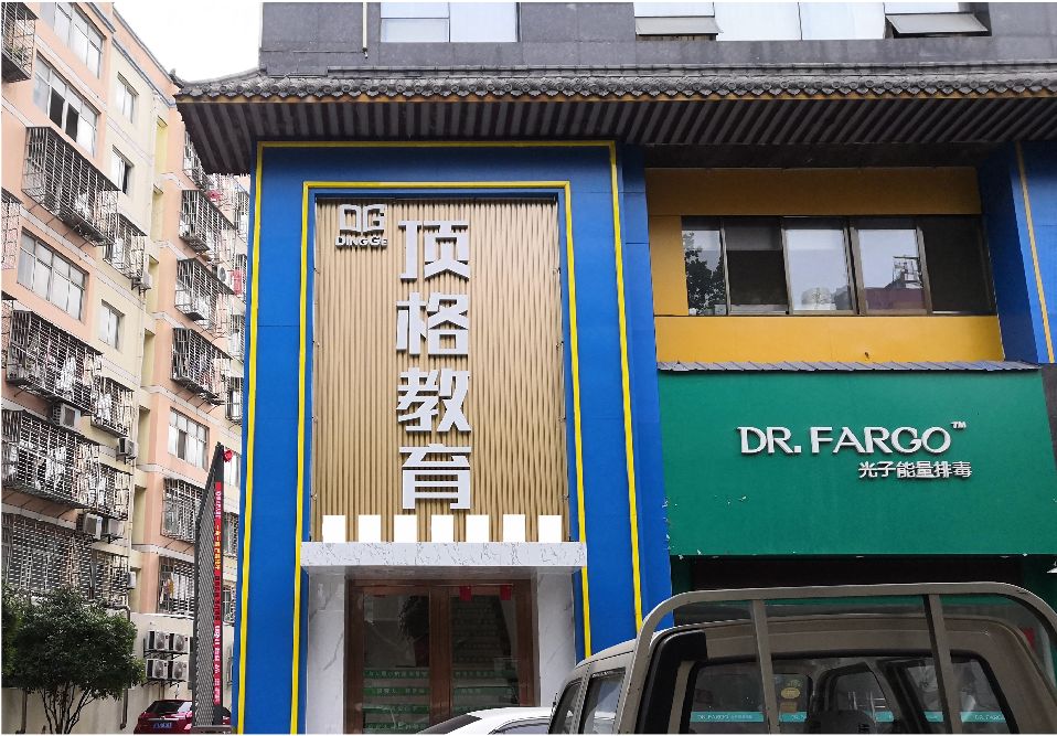 理县门头设计要符合门店特色。