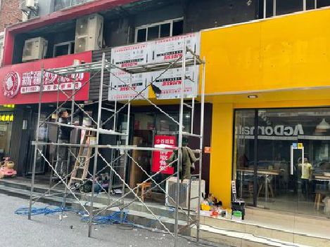 理县制作广告招牌如何避免它发黄？